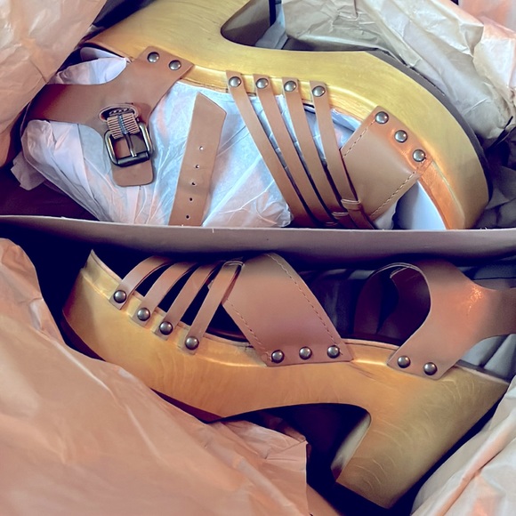 Frye & Co Greta Woven clogs- sturdy, well made - Picture 1 of 6